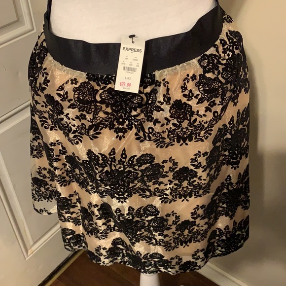 Sheer flowered skirt with lining - Picture 5 of 8